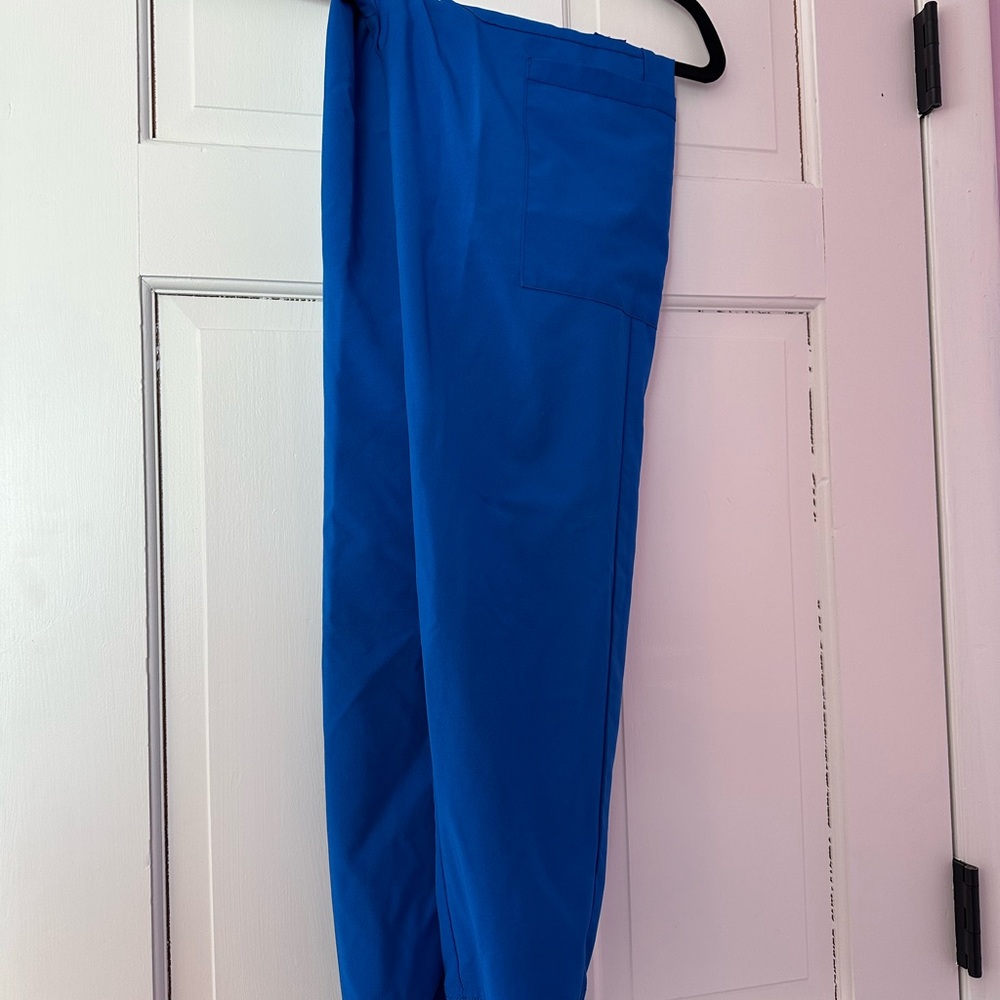 Yale YNHH royal blue nursing scrub tops & bottoms - Picture 7 of 11